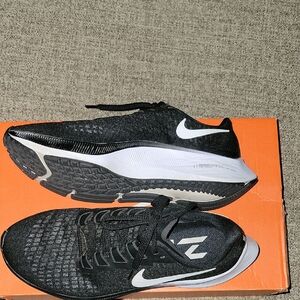 NIKE WOMENS AIR ZOOM PEGASUS SZ 7 WORN A FEW TIMWS GREAT CONDITION